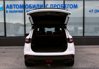 Подержанный автомобиль Geely Coolray 2022 года (22 фото)
