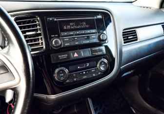 Подержанный автомобиль Mitsubishi Outlander 2013 года (11 фото)