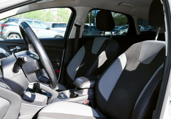 Подержанный автомобиль Ford Focus Hatchback 2012 года (18 фото)