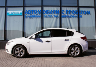 Подержанный автомобиль Chevrolet Cruze Hatchback 2012 года (2 фото)