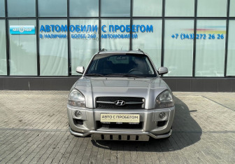Подержанный автомобиль Hyundai Tucson 2008 года (8 фото)