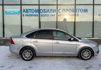 Подержанный автомобиль Ford Focus Sedan 2008 года (6 фото)