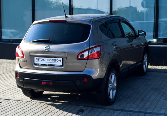 Подержанный автомобиль Nissan Qashqai 2011 года (5 фото)