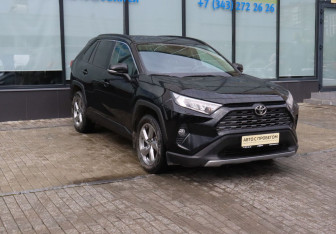 Подержанный автомобиль Toyota RAV4 2020 года (7 фото)