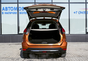 Подержанный автомобиль Nissan X-Trail 2019 года (20 фото)