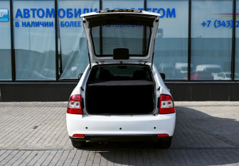 Подержанный автомобиль LADA (ВАЗ) Priora Hatchback 2014 года (19 фото)