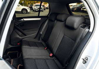 Подержанный автомобиль Volkswagen Golf Hatchback 2012 года (15 фото)