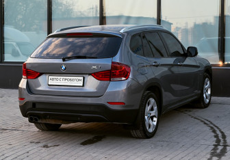 Подержанный автомобиль BMW X1 2012 года (5 фото)