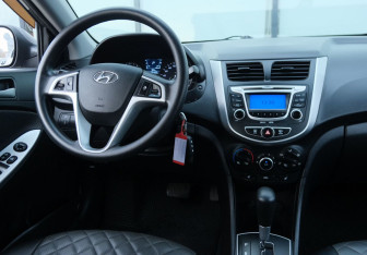 Подержанный автомобиль Hyundai Solaris Sedan 2013 года (10 фото)