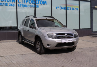 Подержанный автомобиль Renault Duster 2012 года (7 фото)