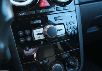 Подержанный автомобиль Opel Corsa 2007 года (12 фото)