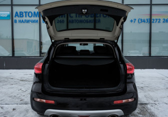 Подержанный автомобиль Infiniti QX50 2017 года (22 фото)