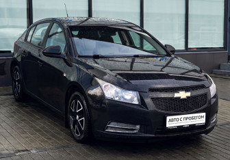 Подержанный автомобиль Chevrolet Cruze Hatchback 2012 года (7 фото)