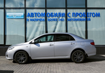 Подержанный автомобиль Toyota Corolla Sedan 2007 года (2 фото)