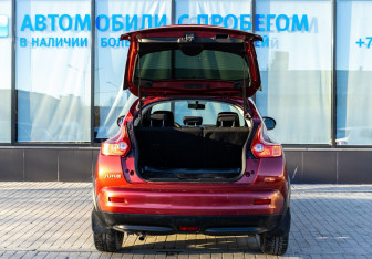 Подержанный автомобиль Nissan Juke 2012 года (17 фото)