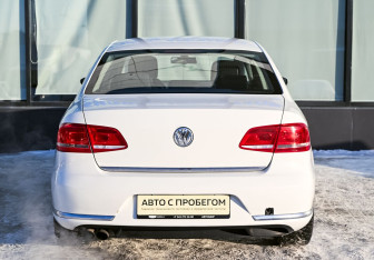 Подержанный автомобиль Volkswagen Passat Sedan 2012 года (4 фото)