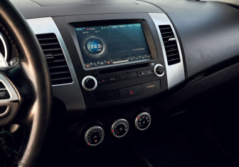 Подержанный автомобиль Mitsubishi Outlander 2007 года (11 фото)