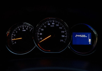 Подержанный автомобиль Renault Logan Sedan 2016 года (17 фото)