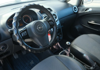 Подержанный автомобиль Opel Corsa 2007 года (9 фото)