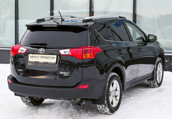 Подержанный автомобиль Toyota RAV4 2014 года (5 фото)
