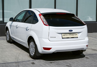 Подержанный автомобиль Ford Focus Hatchback 2011 года (3 фото)