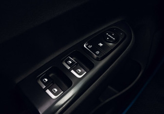 Подержанный автомобиль Kia Rio Sedan 2018 года (12 фото)