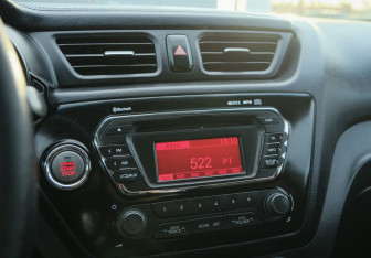 Подержанный автомобиль Kia Rio Sedan 2014 года (12 фото)