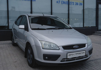 Подержанный автомобиль Ford Focus Hatchback 2006 года (6 фото)