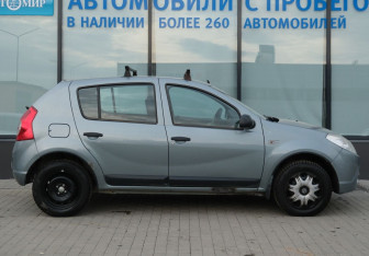 Подержанный автомобиль Renault Sandero 2010 года (6 фото)