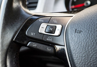 Подержанный автомобиль Volkswagen Golf Hatchback 2015 года (13 фото)