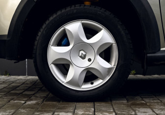 Подержанный автомобиль Renault Sandero 2012 года (19 фото)