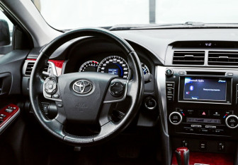 Подержанный автомобиль Toyota Camry Sedan 2013 года (19 фото)