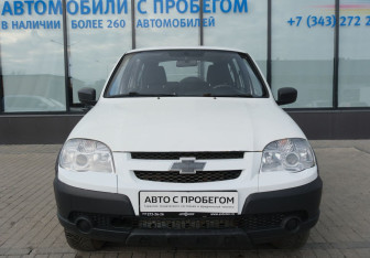 Подержанный автомобиль Chevrolet Niva 2015 года (8 фото)