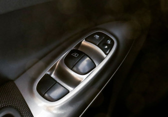 Подержанный автомобиль Nissan Juke 2011 года (15 фото)