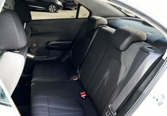 Подержанный автомобиль Chevrolet Aveo Sedan 2015 года (16 фото)