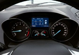 Подержанный автомобиль Ford Kuga 2013 года (17 фото)