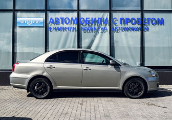 Подержанный автомобиль Toyota Avensis Sedan 2008 года (6 фото)
