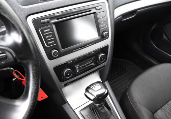 Подержанный автомобиль Skoda Octavia Liftback 2011 года (9 фото)