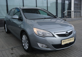 Подержанный автомобиль Opel Astra Hatchback 2011 года (7 фото)