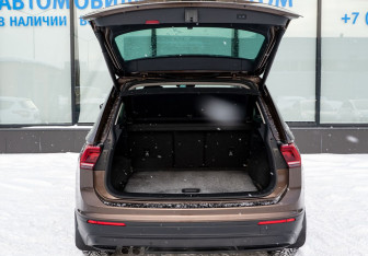 Подержанный автомобиль Volkswagen Tiguan 2018 года (20 фото)