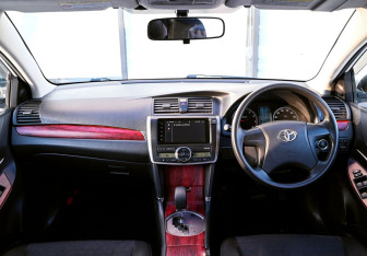 Подержанный автомобиль Toyota Allion 2010 года (12 фото)