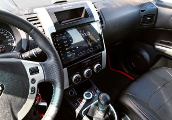Подержанный автомобиль Nissan X-Trail 2011 года (10 фото)