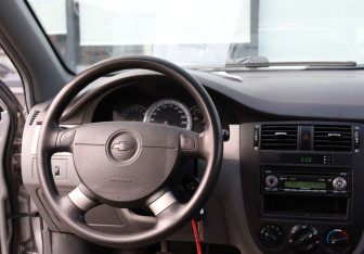Подержанный автомобиль Chevrolet Lacetti Sedan 2012 года (16 фото)