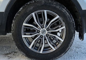 Подержанный автомобиль Geely Atlas Pro 2022 года (21 фото)