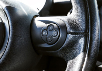 Подержанный автомобиль MINI Hatch 2006 года (11 фото)