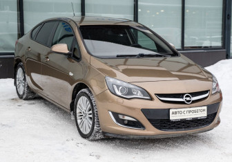 Подержанный автомобиль Opel Astra Sedan 2012 года (7 фото)
