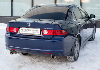 Подержанный автомобиль Honda Accord Sedan 2003 года (6 фото)