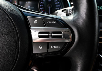Подержанный автомобиль Kia K7 2020 года (12 фото)