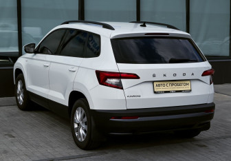 Подержанный автомобиль Skoda Karoq 2021 года (3 фото)