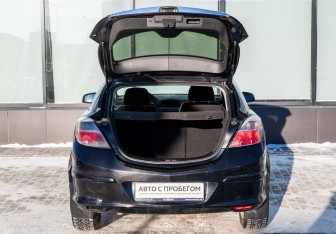 Подержанный автомобиль Opel Astra Hatchback 2008 года (19 фото)